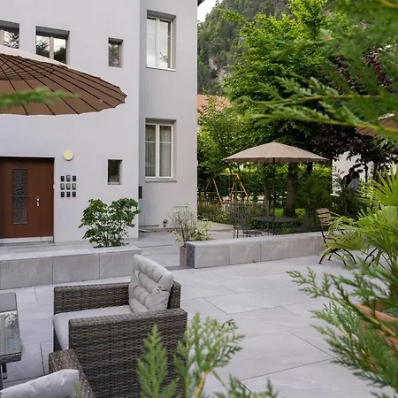 Betweenlakes Ground Floor West * インターラーケン