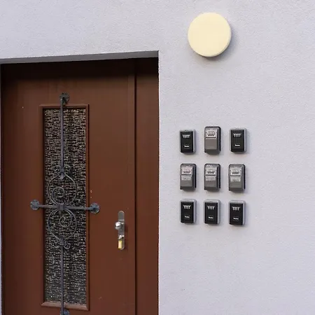 Betweenlakes Ground Floor West * インターラーケン