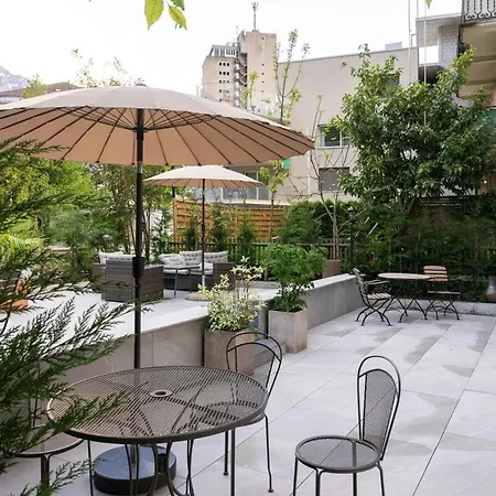 Betweenlakes Ground Floor West * インターラーケン