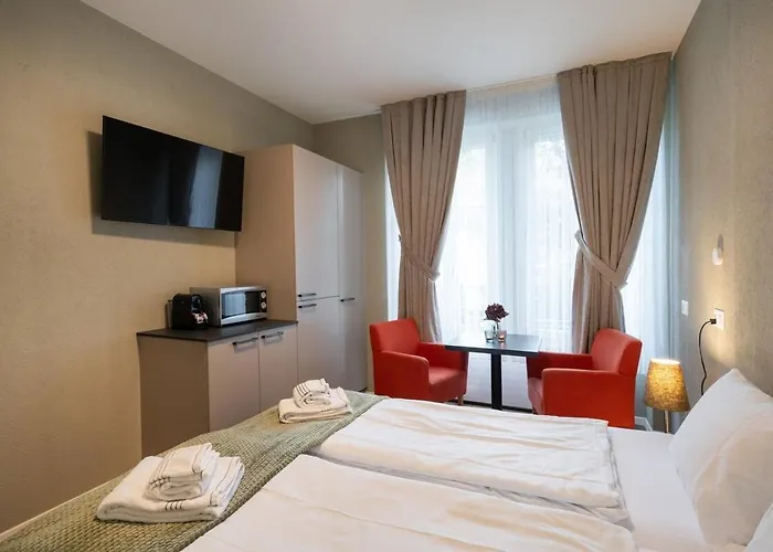 Betweenlakes Ground Floor West